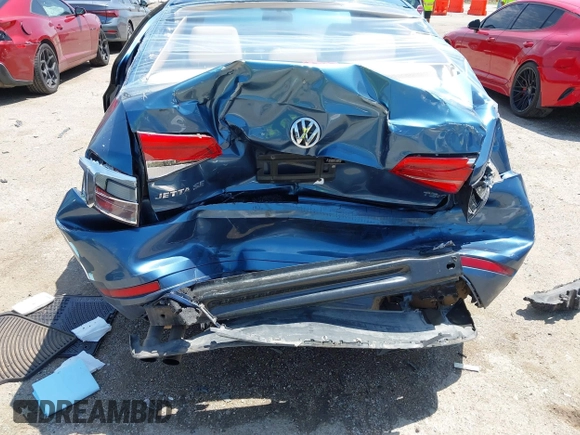 2015 Volkswagen Jetta SE with VIN 3VWD17AJ3FM260636, listed as a IAAI auction lot 42423975 with 129,377 mi miles and . Bid and sale history available at DreamBid. Image 6.