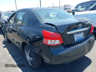 2012 Toyota Yaris z VIN JTDBT4K37CL032753, wystawiony jako IAAI lot #42302754 z przebiegiem 166 514 mil mil oraz . Historia ofert i sprzedaży dostępna na DreamBid. Obrazek 3.