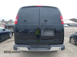 2019 Chevrolet Express Cargo z VIN 1GCWGAFP7K1229420, wystawiony jako IAAI lot #42410963 z przebiegiem Nie podano mil oraz . Historia ofert i sprzedaży dostępna na DreamBid. Obrazek 16.