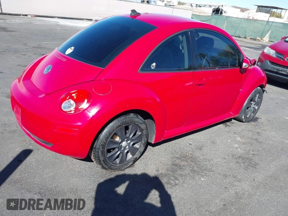 2009 Volkswagen New Beetle Coupe S with VIN 3VWRG31C39M505244, listed as a IAAI auction lot 41733256 with 166,856 mi miles. Bid and sale history available at carsss.com. Image 4.