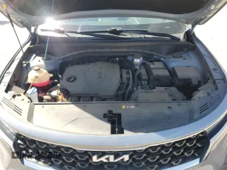 2022 Kia Sorento LX z VIN 5XYRG4LC2NG076613, wystawiony jako Copart lot #47830665 z przebiegiem 61 783 mil mil oraz Szkoda całkowita • Salvage title. Historia ofert i sprzedaży dostępna na DreamBid. Obrazek 12.