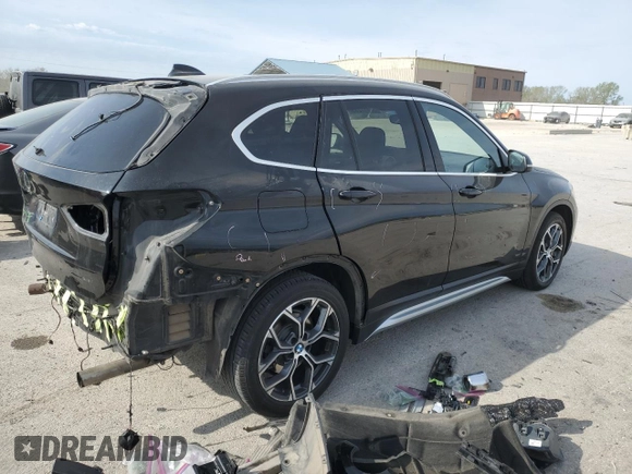 2020 BMW X1 xDrive28i with VIN WBXJG9C06L5P89796, listed as a Copart auction lot 52817235 with 95,665 mi miles and Salvage title. Bid and sale history available at DreamBid. Image 3.