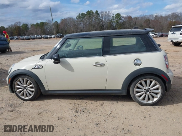 2011 MINI Hardtop S with VIN WMWSV3C5XBTY14030, listed as a IAAI auction lot 41712084 with 132,126 mi miles and . Bid and sale history available at DreamBid. Image 14.