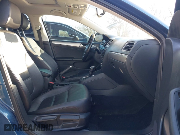2015 Volkswagen Jetta SE with VIN 3VWD07AJ2FM257987, listed as a IAAI auction lot 41009826 with 112,213 mi miles and . Bid and sale history available at DreamBid. Image 5.