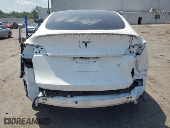 2024 Tesla Model Y с VIN 7SAYGDED3RF182859, выставлен на аукционе Copart как лот 61368825 с пробегом 13 914 миль миль и Списание • Salvage title. История ставок и продаж доступна на DreamBid. Изображение 6.