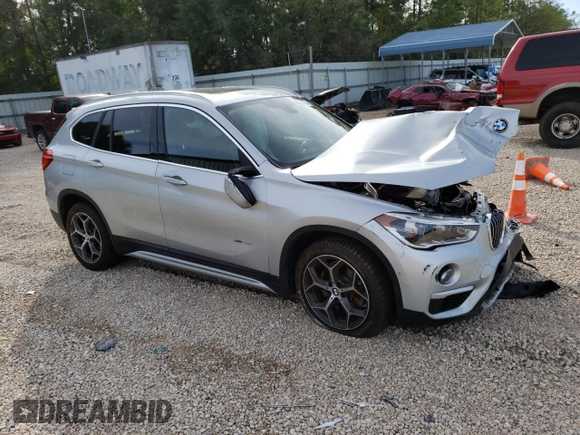 2017 BMW X1 sDrive28i with VIN WBXHU7C30H5H37516, listed as a Copart auction lot 68677332 with 0 mi miles. Bid and sale history available at carsss.com. Image 4.