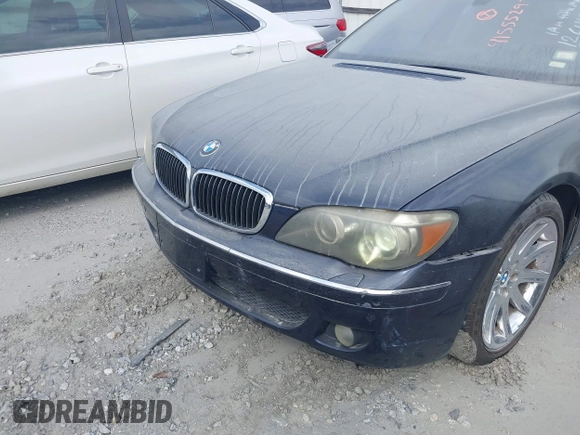 2006 BMW 7 Series 750Li with VIN WBAHN83576DT26418, listed as a IAAI auction lot 41555297 with 124,801 mi miles. Bid and sale history available at carsss.com. Image 6.