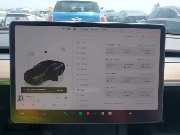 2022 Tesla Model 3 Long Range z VIN 5YJ3E1EB3NF273165, wystawiony jako IAAI lot #42282702 z przebiegiem 41 445 mil mil oraz . Historia ofert i sprzedaży dostępna na DreamBid. Obrazek 7.