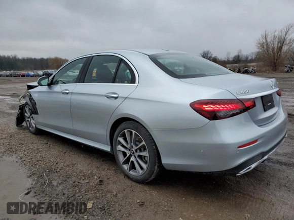 2022 Mercedes-Benz E 450 z VIN W1KZF5KB0NB032899, wystawiony jako Copart lot #82189393 z przebiegiem 16 372 mil mil oraz . Historia ofert i sprzedaży dostępna na DreamBid. Obrazek 2.