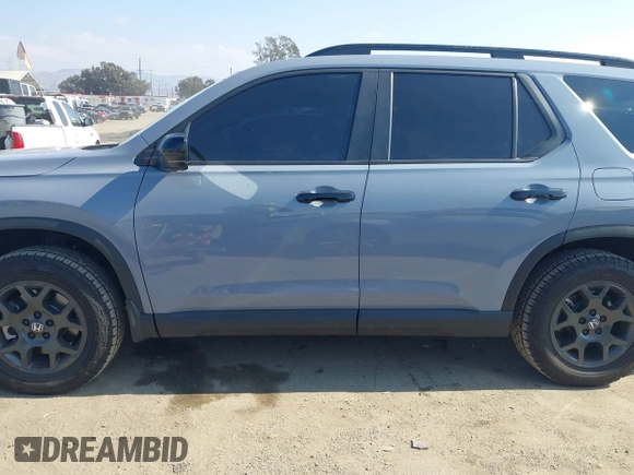 2023 Honda Pilot TrailSport with VIN 5FNYG1H64PB055172, listed as a IAAI auction lot 41458372 with 24,875 mi miles. Bid and sale history available at carsss.com. Image 14.