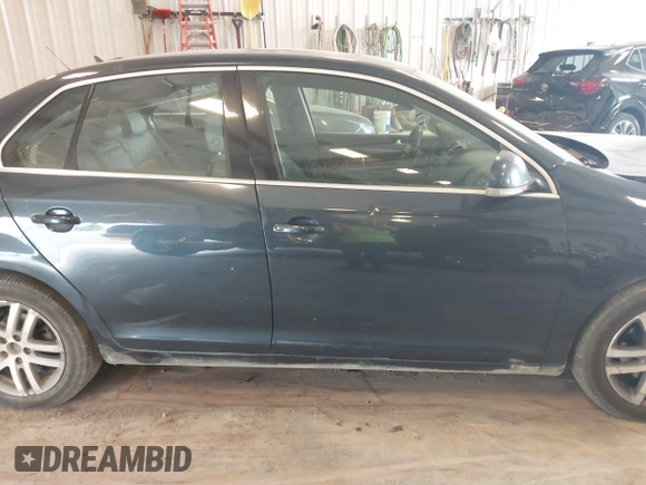 2006 Volkswagen Jetta 1.9L TDI z VIN 3VWDT71K26M624953, wystawiony jako IAAI lot #42420386 z przebiegiem 161 686 mil mil oraz . Historia ofert i sprzedaży dostępna na DreamBid. Obrazek 13.