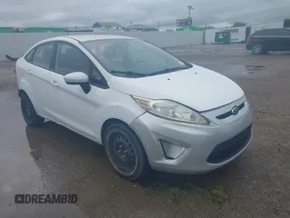 2013 Ford Fiesta S z VIN 3FADP4AJXDM118982, wystawiony jako IAAI lot #42207092 z przebiegiem 123 196 mil mil oraz . Historia ofert i sprzedaży dostępna na DreamBid. Obrazek 1.