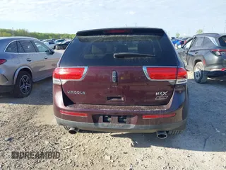 2011 Lincoln MKX z VIN 2LMDJ6JK4BBJ00864, wystawiony jako IAAI lot #42119159 z przebiegiem 145 114 mil mil oraz . Historia ofert i sprzedaży dostępna na DreamBid. Obrazek 17.