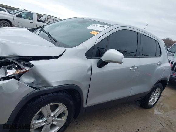 2019 Chevrolet Trax LS with VIN 3GNCJKSBXKL295142, listed as a IAAI auction lot 41900098 with 95,121 mi miles. Bid and sale history available at carsss.com. Image 14.