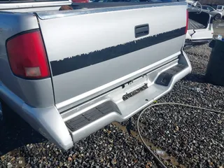 1994 Chevrolet S-10 LS with VIN 1GCCS19ZXR8233932, listed as a IAAI auction lot 41072044 with 171,666 mi miles. Bid and sale history available at carsss.com. Image 18.