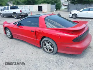 1995 Pontiac Firebird Formula z VIN 2G2FV22P8S2255664, wystawiony jako IAAI lot #42580637 z przebiegiem 148 677 mil mil oraz . Historia ofert i sprzedaży dostępna na DreamBid. Obrazek 3.