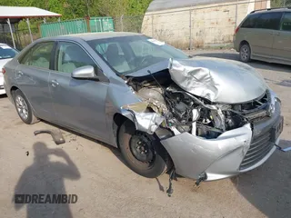 2017 Toyota Camry XLE z VIN 4T1BF1FK8HU376791, wystawiony jako IAAI lot #42114379 z przebiegiem 54 319 mil mil oraz . Historia ofert i sprzedaży dostępna na DreamBid. Obrazek 1.
