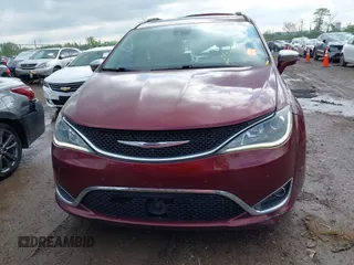 2017 Chrysler Pacifica Limited z VIN 2C4RC1GG8HR703435, wystawiony jako IAAI lot #42156060 z przebiegiem 129 744 mil mil oraz . Historia ofert i sprzedaży dostępna na DreamBid. Obrazek 12.