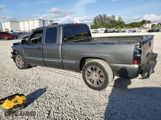 2001 Chevrolet Silverado 1500 LS with VIN 2GCEC19T111250885, listed as a Copart auction lot 46539635 with 0 mi miles and Salvage Title. Bid and sale history available at carsss.com. Image 2.
