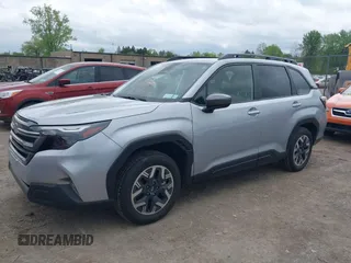 2025 Subaru Forester Premium z VIN JF2SLDDC1SH441525, wystawiony jako IAAI lot #42276340 z przebiegiem 6 389 mil mil oraz . Historia ofert i sprzedaży dostępna na DreamBid. Obrazek 2.