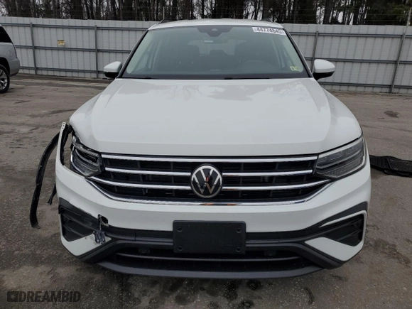 2022 Volkswagen Tiguan S with VIN 3VV0B7AX7NM026759, listed as a Copart auction lot 45546335 with 32,349 mi miles and Salvage Title. Bid and sale history available at carsss.com. Image 5.