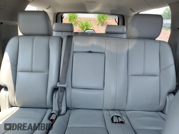 2012 Chevrolet Suburban LT z VIN 1GNSCJE09CR219299, wystawiony jako Copart lot #59689884 z przebiegiem 223 294 mil mil oraz Czysty tytuł • Clean title. Historia ofert i sprzedaży dostępna na DreamBid. Obrazek 10.