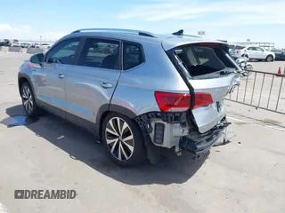 2022 Volkswagen Taos SE с VIN 3VVRX7B20NM100096, выставлен на аукционе IAAI как лот 42146351 с пробегом 17 522 миль миль и . История ставок и продаж доступна на DreamBid. Изображение 3.