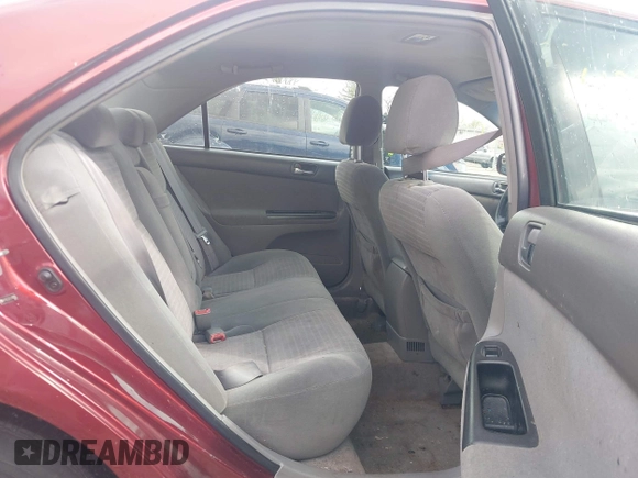 2005 Toyota Camry STD z VIN 4T1BE32K75U102935, wystawiony jako IAAI lot #42070646 z przebiegiem 298 125 mil mil oraz . Historia ofert i sprzedaży dostępna na DreamBid. Obrazek 8.