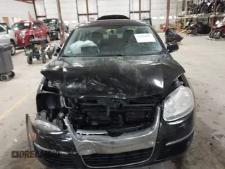 2009 Volkswagen Jetta S с VIN 3VWJM71K99M124177, выставлен на аукционе IAAI как лот 42324057 с пробегом 180 516 миль миль и . История ставок и продаж доступна на DreamBid. Изображение 12.