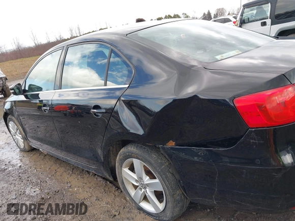 2013 Volkswagen Jetta SE with VIN 3VWDP7AJ4DM352849, listed as a IAAI auction lot 41918821 with 143,547 mi miles and . Bid and sale history available at DreamBid. Image 6.