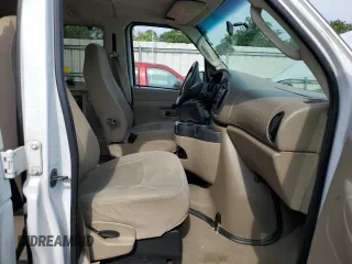 2008 Ford Econoline Passenger XL z VIN 1FBNE31L28DA77334, wystawiony jako Copart lot #58490715 z przebiegiem 193 266 mil mil oraz Szkoda całkowita • Salvage title. Historia ofert i sprzedaży dostępna na DreamBid. Obrazek 7.
