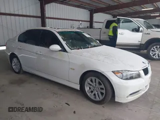 2006 BMW 3 Series 325i with VIN WBAVB17526NK38349, listed as a IAAI auction lot 41510576 with 135,574 mi miles. Bid and sale history available at carsss.com. Image 1.