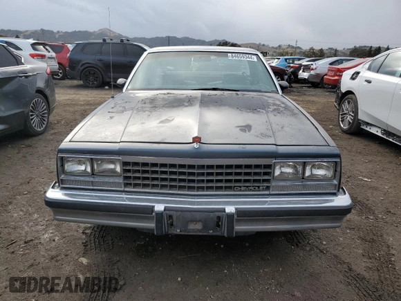 1985 Chevrolet El Camino z VIN 3GCCW80H9FS915947, wystawiony jako Copart lot #84659344 z przebiegiem 38 549 mil mil oraz Szkoda całkowita • Salvage title. Historia ofert i sprzedaży dostępna na DreamBid. Obrazek 5.