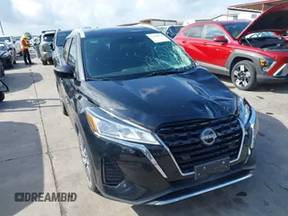 2023 Nissan Kicks SV z VIN 3N1CP5CV1PL520107, wystawiony jako IAAI lot #42428014 z przebiegiem 39 107 mil mil oraz . Historia ofert i sprzedaży dostępna na DreamBid. Obrazek 1.