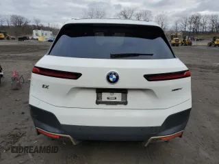 2023 BMW iX xDrive50 z VIN WB523CF09PCL96538, wystawiony jako Copart lot #44728454 z przebiegiem 33 929 mil mil oraz . Historia ofert i sprzedaży dostępna na DreamBid. Obrazek 6.