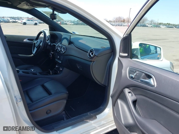2017 Mercedes-Benz B-Class with VIN WDDVP9ABXHJ016806, listed as a IAAI auction lot 42106582 with 47,329 mi miles. Bid and sale history available at carsss.com. Image 5.