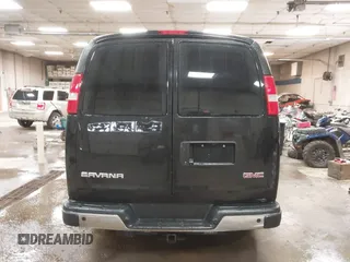 2019 GMC Savana Cargo z VIN 1GTW7AFG3K1152819, wystawiony jako IAAI lot #40154108 z przebiegiem 137 931 mil mil oraz . Historia ofert i sprzedaży dostępna na DreamBid. Obrazek 17.