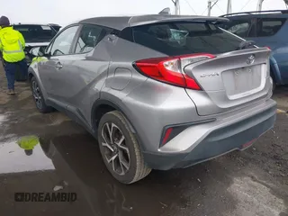 2018 Toyota C-HR XLE z VIN NMTKHMBX0JR007935, wystawiony jako IAAI lot #41805818 z przebiegiem 58 366 mil mil oraz . Historia ofert i sprzedaży dostępna na DreamBid. Obrazek 3.