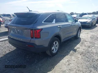 2022 Kia Sorento LX with VIN 5XYRG4LC8NG122154, listed as a IAAI auction lot 41590659 with 15,619 mi miles. Bid and sale history available at carsss.com. Image 4.