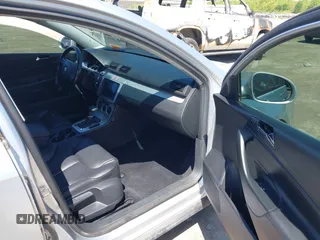 2008 Volkswagen Passat Komfort z VIN WVWLK73C38E053716, wystawiony jako IAAI lot #42176595 z przebiegiem 134 738 mil mil oraz . Historia ofert i sprzedaży dostępna na DreamBid. Obrazek 5.