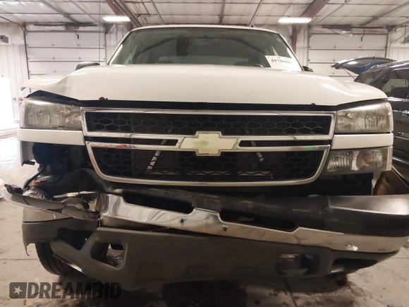 2006 Chevrolet Silverado 1500HD LT1 with VIN 1GCGK13U76F242626, listed as a IAAI auction lot 40786885 with 171,077 mi miles and . Bid and sale history available at DreamBid. Image 13.