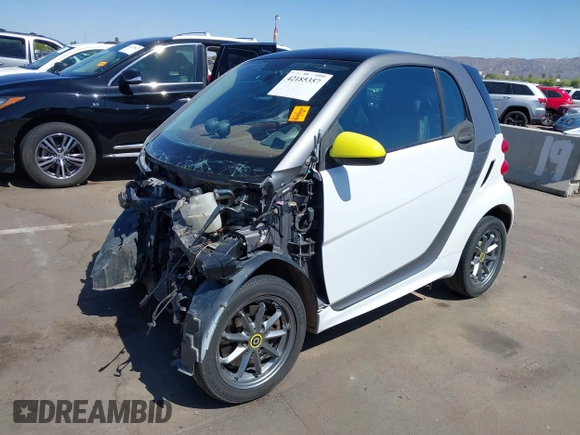 2014 Smart fortwo Pure с VIN WMEEJ3BA3EK741265, выставлен на аукционе IAAI как лот 42185357 с пробегом 56 753 миль миль и . История ставок и продаж доступна на DreamBid. Изображение 17.