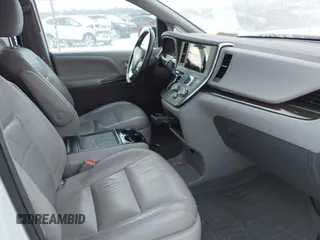 2017 Toyota Sienna XLE Auto Access Seat with VIN 5TDYZ3DC4HS852620, listed as a IAAI auction lot 40988036 with 82,581 mi miles. Bid and sale history available at carsss.com. Image 5.