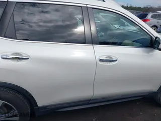2017 Nissan Rogue SL with VIN 5N1AT2MV7HC731043, listed as a IAAI auction lot 41301474 with 95,458 mi miles. Bid and sale history available at carsss.com. Image 14.