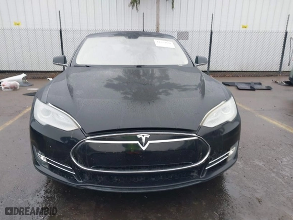 2013 Tesla Model S with VIN 5YJSA1CN0DFP20408, listed as a IAAI auction lot 41524470 with 1 mi miles. Bid and sale history available at carsss.com. Image 13.
