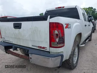 2008 GMC Sierra 1500 Work Truck z VIN 2GTEK133981178274, wystawiony jako IAAI lot #42146222 z przebiegiem 246 353 mil mil oraz . Historia ofert i sprzedaży dostępna na DreamBid. Obrazek 6.