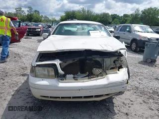 2001 Ford Crown Victoria LX z VIN 2FAFP74W81X102216, wystawiony jako IAAI lot #42388800 z przebiegiem 225 623 mil mil oraz . Historia ofert i sprzedaży dostępna na DreamBid. Obrazek 12.