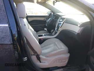 2016 Cadillac SRX Luxury Collection z VIN 3GYFNBE38GS585949, wystawiony jako IAAI lot #41413583 z przebiegiem 98 201 mil mil oraz . Historia ofert i sprzedaży dostępna na DreamBid. Obrazek 5.