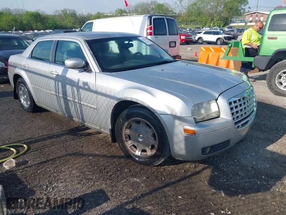 2005 Chrysler 300 with VIN 2C3AA53G15H668274, listed as a IAAI auction lot 42072526 with 175,225 mi miles. Bid and sale history available at carsss.com. Image 1.