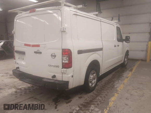 2019 Nissan NV Cargo S z VIN 1N6BF0KM4KN808359, wystawiony jako IAAI lot #42340241 z przebiegiem 183 788 mil mil oraz . Historia ofert i sprzedaży dostępna na DreamBid. Obrazek 4.